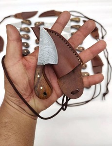 Cuchillo hecho a mano de acero de Damasco con hoja recta de punta caída, mango de madera y funda de cuero, herramienta tipo collar, personalizable OEM/ODM - Product Image 1