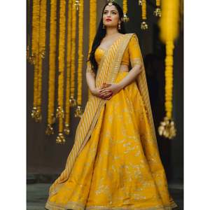 Lehenga Choli de Seda de Morera Bordado en Amarillo para Boda - Product Image 6