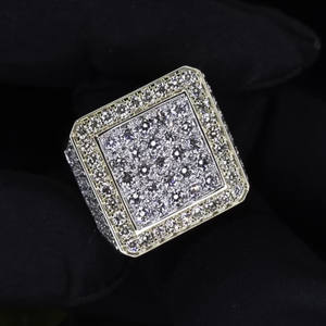 Bague de fiançailles pour homme en moissanite sertie de diamants carrés, en argent sterling 925 plaqué rhodium, cadeau pour le petit doigt - Product Image 1