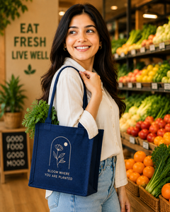 Sac cadeau non tissé bleu marine Bloom Where You Are Planted, sac fourre-tout écologique avec motif floral - Product Image 5