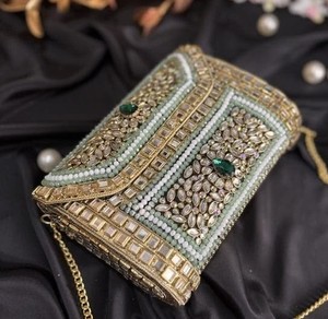 Pochette de Soirée Vintage Royale en Métal Ornée de Kundan, Sac de Rangement de Luxe Ethnique pour Mariage et Fêtes, Sac à Main Tendance - Product Image 1