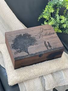 Boîte de rangement en bois massif de luxe, faite à la main, écologique, personnalisable, gravée sur mesure, pour montres et bijoux - Product Image 5