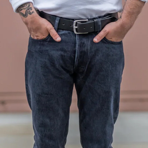 Pantalon en jean droit pour homme, style vintage délavé, tendance, avec fermeture boutonnée et poches latérales. - Product Image 3