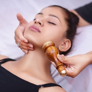 Masseur Kansa pour le corps et les pieds, design unique, masseur 2 en 1 avec deux tailles de coupes Kansa différentes, prise en main confortable - Product Image 6