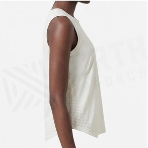 Camiseta sin mangas North Approach blanca, cuello redondo, transpirable, para yoga, ropa deportiva para mujer - Product Image 3