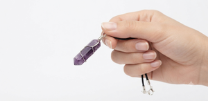 Collier pendentif en améthyste naturelle à double pointe, cristal hexagonal en forme de pilier, enveloppé de fil, énergie de guérison, pierre précieuse de quartz, bijou - Product Image 3
