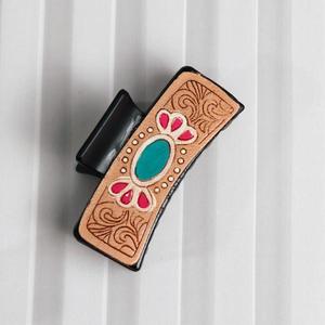 Pinza para el Cabello de Cuero Vintage con Incrustaciones de Turquesa y Diseño Floral, Accesorio de Moda para Mujer - Product Image 2