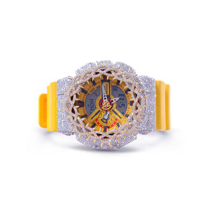 Nuevo y Moderno Reloj de Diamantes con Correa de Goma Amarilla de Diseño Exclusivo, Caja Cuadrada Artística para Fiestas - Product Image 1