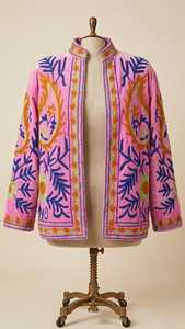 เสื้อเบลเซอร์ผู้หญิงสำหรับฤดูหนาว แขนยาว ปักลายดอกไม้สีชมพู คอจีน ผ้ากำมะหยี่ซูซานี ซับในผ้าฝ้าย ทำมือ - Product Image 5