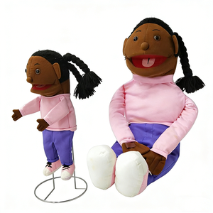 Marionnettes en peluche personnalisées représentant des personnages multiculturels, ensemble de marionnettes mère-fille assorties pour tenues décontractées de tous les jours - Product Image 4