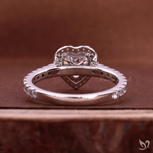 Anillo de Compromiso con Diamante de 1 Quilate en Forma de Corazón con Halo, Piedra Cultivada en Laboratorio, Banda Brillante con Pavé, Oro Blanco - Product Image 3