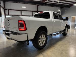 RAM 2500 Crew Cab Cummins 4x4 Usada del 2023 - Product Image 4