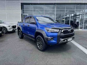 Toyota Hilux GD-6 RB 4x4 Pickup 2023 d'occasion, électrique/essence/gazole, sièges en cuir, conduite à droite/à gauche, dimensions du véhicule - Product Image 2