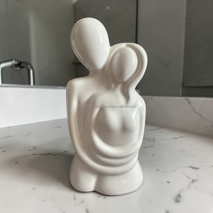 Moderna Escultura de Pareja de Novios en Cerámica Brillante, Jarrón Decorativo de 7.5 Pulgadas para el Hogar, Hotel o Mesa - Product Image 4