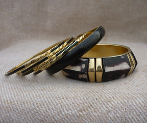 Ensemble de bracelets ethniques bohèmes en laiton doré, incrustés de résine turquoise et de cabochons bleus, faits à la main, vente en gros de bijoux - Product Image 3