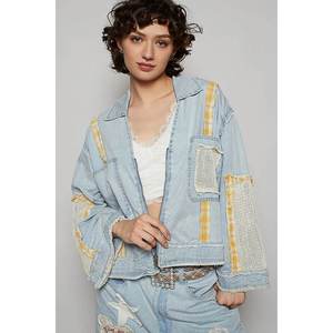 เสื้อแจ็คเก็ตยีนส์ผู้หญิงสีฟ้าอ่อน ยี่ห้อ Veloro รุ่น POL ขอบดิบ ซิปหน้า แต่งลายสก็อตและโครเชต์ ไซส์ S - Product Image 3