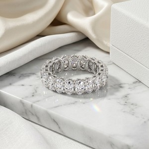 Anillo de Eternidad con Corte Ovalado de 5.10CTW y Engaste de Garras - Product Image 2