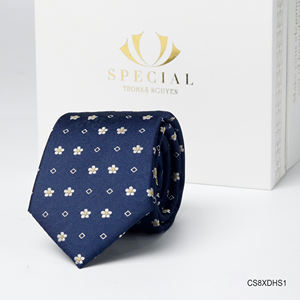 Cravate pour homme 100% soie de mûrier - Soie pure tissée à la main dans un motif bleu foncé exclusif |   CS8XDHS1 |   Tinh Vu Vietnam Luxe - Product Image 6