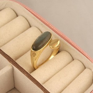 Bague ovale tendance en labradorite feu, argent sterling 925, laiton plaqué or 14 carats, ajustable, bijou ouvert avec pierre précieuse - Product Image 3