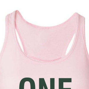 Camiseta sin mangas AKA 1908 Racerback Bella Canvas Rosa Claro para Fitness y Entrenamiento, Ropa de Hermandad Griega - Product Image 4