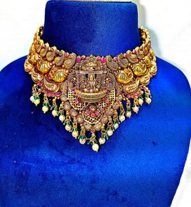 Collar choker tradicional indio de oro antiguo de 22k con diseño de la diosa Lakshmi, disponible en ORO/PLATA/BRONCE - Product Image 1