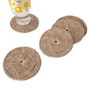 Ensemble de 5 sous-verres bruns de forme ronde pour thé et café Design fabuleux Taille personnalisée idéale pour les ustensiles de cuisine et les tables - Product Image 1