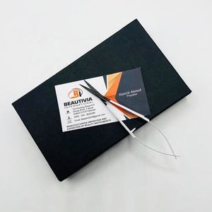 Tijeras de manicura rusas extra afiladas, herramienta de belleza sostenible de acero inoxidable con acción de primavera en blanco y negro para cutículas - Product Image 2