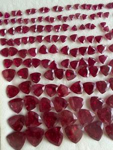 Piedras Preciosas Sueltas de Rubí Rojo Sintético Creado en Laboratorio, Corte Trillón, Facetadas, Efecto de Luz, 3mm/4mm, para Joyería, BU GEMS - Product Image 4