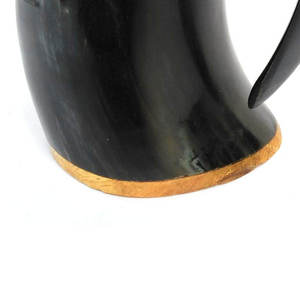 Jarra de cuerno vikinga ecológica de color rojo parduzco y blanco, hecha a mano con cuerno 100% natural, personalizable. - Product Image 2