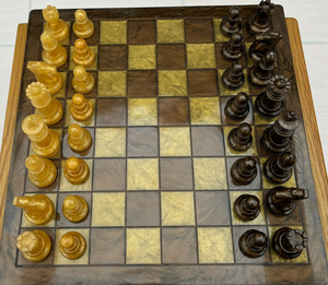Juego de Ajedrez con Caja de Resina, Piezas de Ajedrez de Resina de Lujo en Rosa y Blanco - Product Image 1