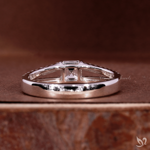 แหวนเพชรทรง Asscher 0.5 กะรัต ฝังเพชรแบบ Split Pave วงแหวนทองคำขาว 10K รับรองโดย IGI แหวนหมั้น - Product Image 3