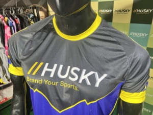 Conjunto de Camiseta de Fútbol Sublimada para Hombre HUSKY, Azul y Amarillo, Cuello Redondo, Manga Corta, Absorbe la Humedad, 100% Poliéster, Corte Regular, Personalizable - Product Image 5
