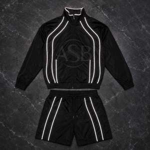 Ensemble survêtement homme coupe-vent léger en nylon avec short et veste réfléchissante noire personnalisée style streetwear - Product Image 4