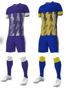Maillot de football personnalisé pour homme, ensemble uniforme rouge et blanc à imprimé géométrique, manches courtes, col en V, 100 % polyester respirant - Product Image 3