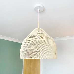 โคมไฟหวายสานแบบแขวน ทำมือจากวัสดุธรรมชาติ สำหรับตกแต่งห้องนั่งเล่น ห้องครัว คาเฟ่ รับผลิตแบบ OEM ODM - Product Image 6