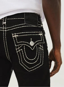 Jeans en denim noir slim fit pour homme avec surpiqûres blanches, style streetwear décontracté, 100% coton, séchage rapide - Product Image 2