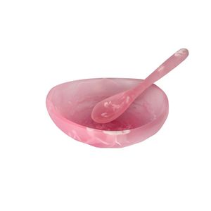 Bol de service en résine fini à la main avec ensemble de cuillères pour un style élégant de la maison, offrant une surface lisse et une beauté artistique - Product Image 3