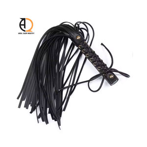 Fouet en cuir artisanal tressé pour adultes - Product Image 5