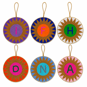 Adorno Monograma Hecho a Mano con Cuentas de Semillas, Letra Inicial Colgante, Amuleto de Cristal, Regalo Personalizado SSTRINGZ KC25 - Product Image 1