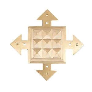 Flèche à quatre directions en laiton avec plaque Swastik pour la correction Vastu et l'énergie positive (lot de) - Product Image 2
