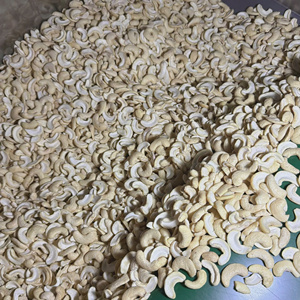 Proveedor Confiable de Nueces de Anacardo Crudas Comestibles WW180 WW210 con Humedad Inferior al 4.8% de Santigo, Vietnam - Product Image 1