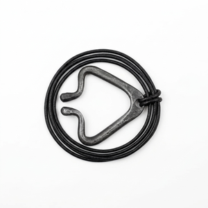 Compre colgantes de hierro de moda directamente de los fabricantes. Suministramos joyería artesanal a nivel mundial para tiendas minoristas. - Product Image 1