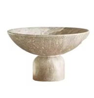 Bol de service en marbre beige veiné, design tendance, base sur pied peu profonde, pour fruits, idéal pour la décoration de table dans les hôtels de luxe et la restauration.