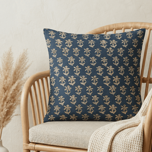 Magnifique coussin décoratif vintage en coton imprimé floral, fait main, style uni, avec taie de coussin imprimée sur mesure - Product Image 6