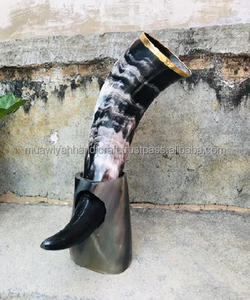 Corne à boire de boeuf gravée unique avec support en corne Décoration de restaurant de mariage de meilleure qualité - Product Image 4