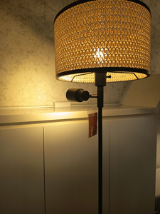 Lámpara de Pie de Estilo Europeo Moderno con Pantalla de Tela, Luz Principal E26/E27 y Luz de Lectura LED Integrada de 5-7W para Hotel - Product Image 2