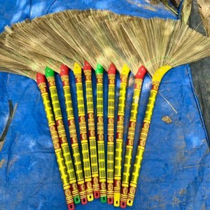 Manufacturer Outdoor Natural Plant Soft Bristle <b>Broom</b> Courtyard Garage Floor Outdoor Garden Care <b>Broom</b> with Sorghum Grass Head - Product Image 1