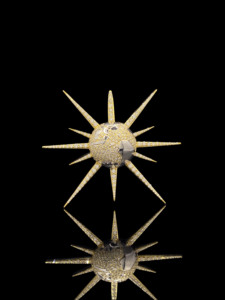 Colgante Unisex de Acero Inoxidable Estilo Hip Hop con Incrustaciones de Diamantes Brillantes y Baño de Plata, The Ice Legacy - Product Image 2