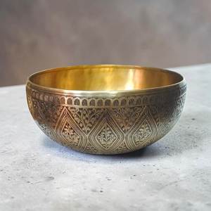 Bol chantant rose de l'Himalaya - Bol sonore en métal artisanal pour la méditation quotidienne - Product Image 3