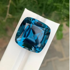 Topacio Azul de Londres de Diseño, 94 Quilates, Corte Cojín, Gema Suelta Premium Facetada 25x25x17.5 para Joyería Fina - Product Image 6